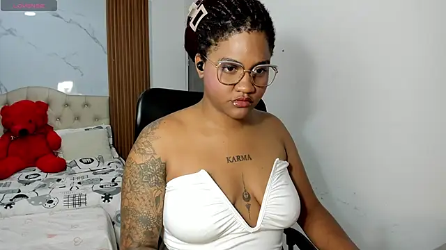 Snapshot of ZahraRose chatting on March 23, 8:46 pm ZahraRose online show from March 23, 8:46 pm