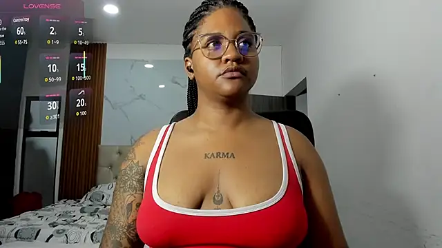 ZahraRose online show from April 26, 1:47 am