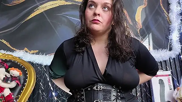 Snapshot of AmandaKovich chatting on December 5, 7:32 pm AmandaKovich online show from December 5, 7:32 pm