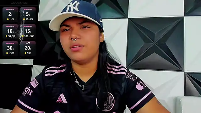 Snapshot of melany_rouse18 chatting on February 14, 3:03 am melany rouse18 online show from February 14, 3:03 am