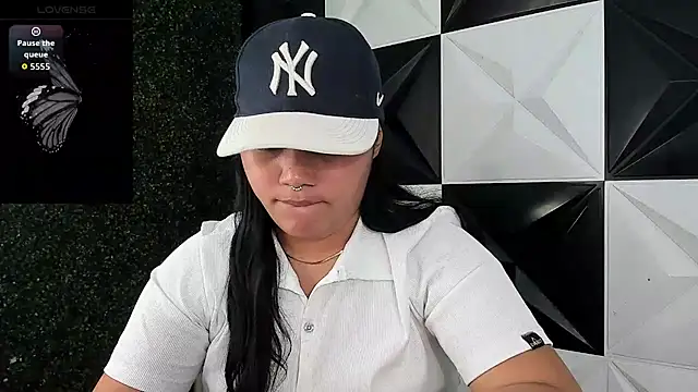 Snapshot of melany_rouse18 chatting on March 8, 2:48 am melany rouse18 online show from March 8, 2:48 am