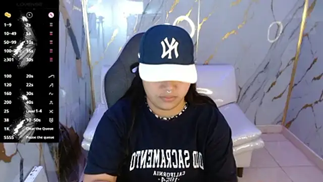 Snapshot of melany_rouse18 chatting on March 23, 2:37 am melany rouse18 online show from March 23, 2:37 am