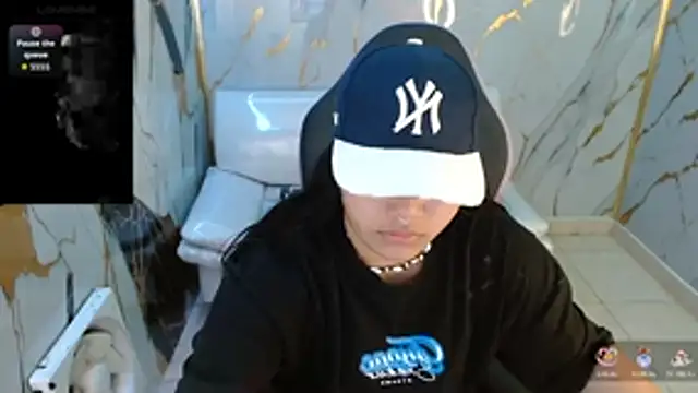 Snapshot of melany_rouse18 chatting on March 25, 1:11 am melany rouse18 online show from March 25, 1:11 am