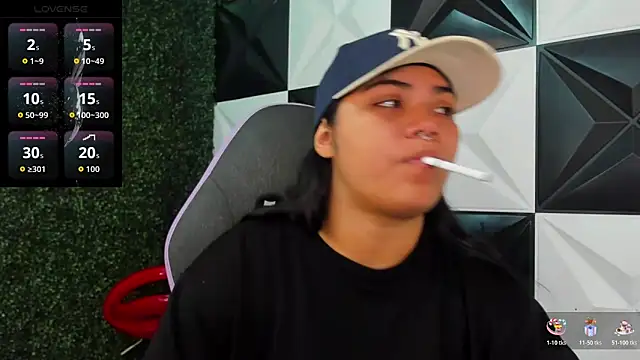 Snapshot of melany_rouse18 chatting on April 2, 1:14 am melany rouse18 online show from April 2, 1:14 am