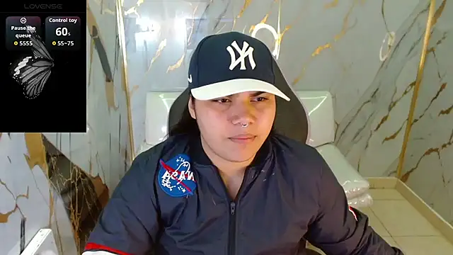 Snapshot of melany_rouse18 chatting on April 6, 4:10 am melany rouse18 online show from April 6, 4:10 am