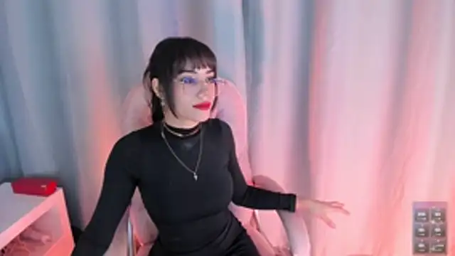 Snapshot of daenerysar5 chatting on October 18, 1:12 pm daenerysar5 online show from October 18, 1:12 pm