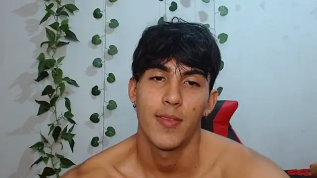 neithanzynxx online show from February 25, 8:19 pm