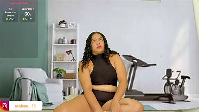 Snapshot of _Ashley_33 chatting on October 18, 8:20 pm  Ashley 33 online show from October 18, 8:20 pm