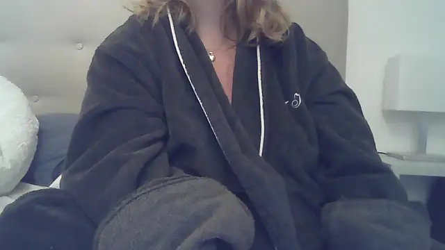 Snapshot of sizha6 chatting on November 11, 10:48 am sizha6 online show from November 11, 10:48 am