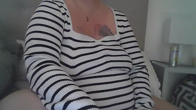 Snapshot of sizha6 chatting on November 19, 10:59 am sizha6 online show from November 19, 10:59 am