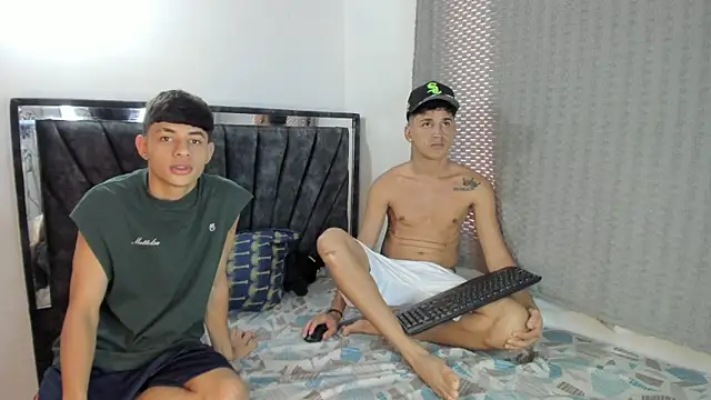 Snapshot of tonypaul13 chatting on April 2, 3:31 pm tonypaul13 online show from April 2, 3:31 pm