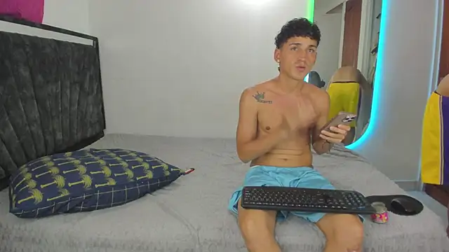 tonypaul13 online show from May 18, 12:40 am
