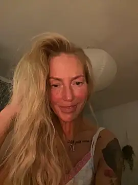 Fiery Blonde LexiX online show from October 20, 9:59 pm