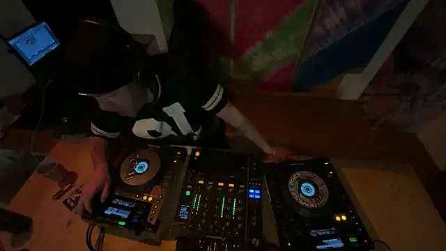 Snapshot of FckM3Hard chatting on January 6, 1:15 pm FckM3Hard online show from January 6, 1:15 pm