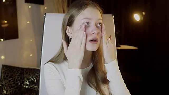 EveMundie online show from March 7, 9:39 am