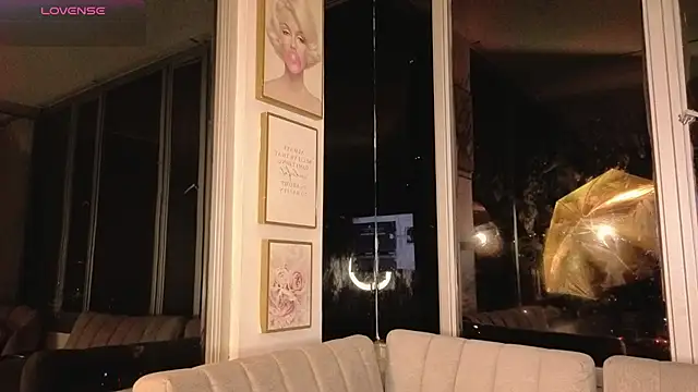 Snapshot of Ivanna_West chatting on March 13, 10:00 am Ivanna West online show from March 13, 10:00 am