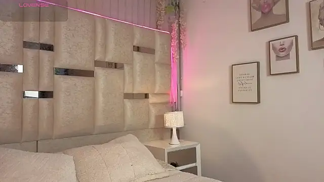 Snapshot of Ivanna_West chatting on March 29, 3:28 am Ivanna West online show from March 29, 3:28 am