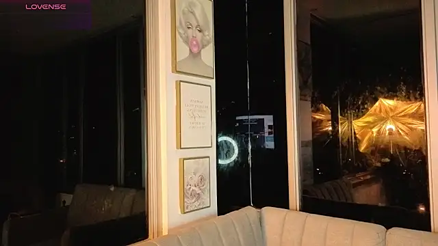 Snapshot of Ivanna_West chatting on April 1, 10:05 am Ivanna West online show from April 1, 10:05 am