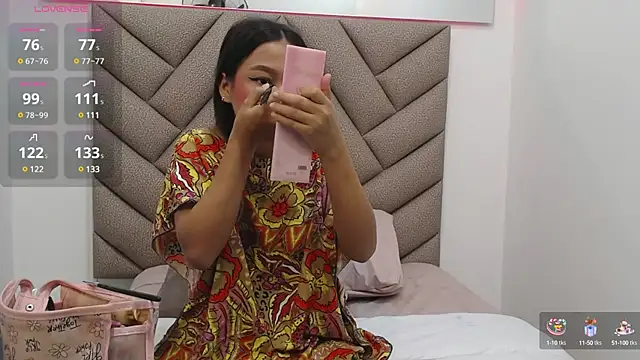 Snapshot of triptikhushi chatting on February 28, 11:47 am triptikhushi online show from February 28, 11:47 am