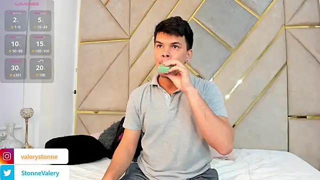 ValeryandMarcel online show from March 8, 8:46 pm