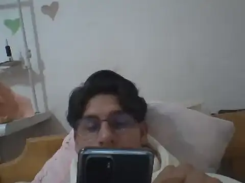 Snapshot of chico_pollaa chatting on March 1, 12:17 am chico pollaa online show from March 1, 12:17 am