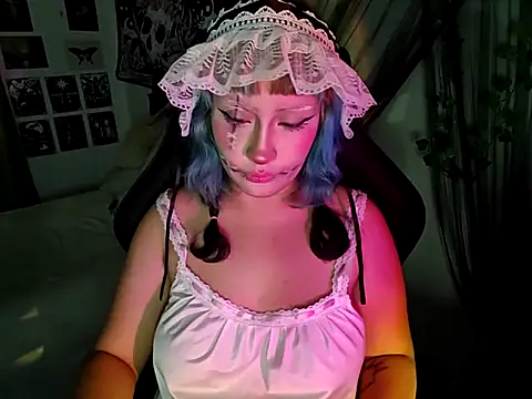 Snapshot of blue_katt chatting on October 18, 9:48 pm blue katt online show from October 18, 9:48 pm