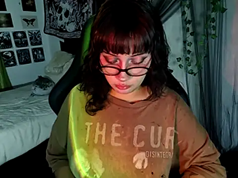 Snapshot of blue_katt chatting on December 4, 9:23 pm blue katt online show from December 4, 9:23 pm