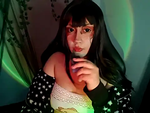 Snapshot of blue_katt chatting on January 7, 2:36 am blue katt online show from January 7, 2:36 am