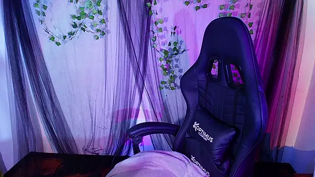 Snapshot of blue_katt chatting on February 2, 11:14 pm blue katt online show from February 2, 11:14 pm