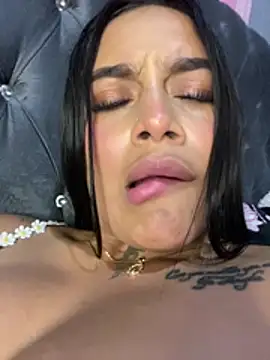 Snapshot of Emily_sharlot chatting on March 3, 5:24 am Emily sharlot online show from March 3, 5:24 am