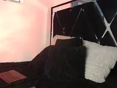 Smith boy 25 online show from March 6, 10:04 pm