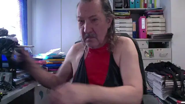 HMStraps01 online show from April 15, 8:32 am