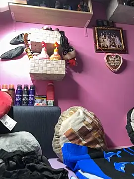 Snapshot of sexymelli18 chatting on October 18, 5:35 pm sexymelli18 online show from October 18, 5:35 pm