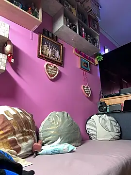 Snapshot of sexymelli18 chatting on October 25, 5:30 pm sexymelli18 online show from October 25, 5:30 pm