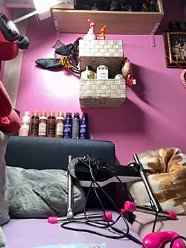 Snapshot of sexymelli18 chatting on October 26, 6:25 pm sexymelli18 online show from October 26, 6:25 pm