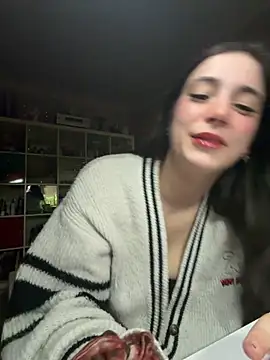 Snapshot of sexymelli18 chatting on April 6, 6:53 pm sexymelli18 online show from April 6, 6:53 pm