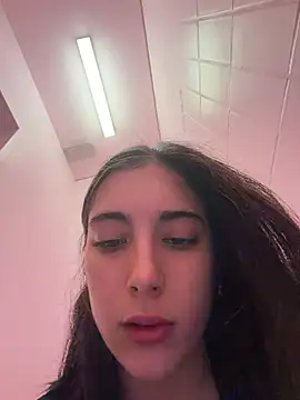 Snapshot of sexymelli18 chatting on April 28, 8:19 am sexymelli18 online show from April 28, 8:19 am