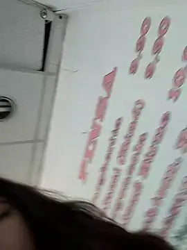 Snapshot of sexymelli18 chatting on May 10, 7:35 am sexymelli18 online show from May 10, 7:35 am