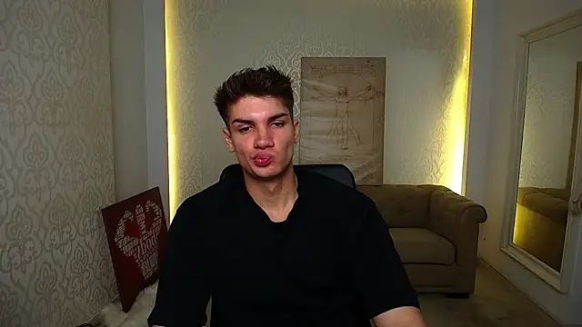 Snapshot of MaxKaiden chatting on October 2, 4:30 am MaxKaiden online show from October 2, 4:30 am