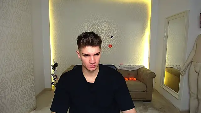 Snapshot of MaxKaiden chatting on October 20, 5:08 am MaxKaiden online show from October 20, 5:08 am