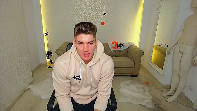 Snapshot of MaxKaiden chatting on October 29, 5:53 am MaxKaiden online show from October 29, 5:53 am