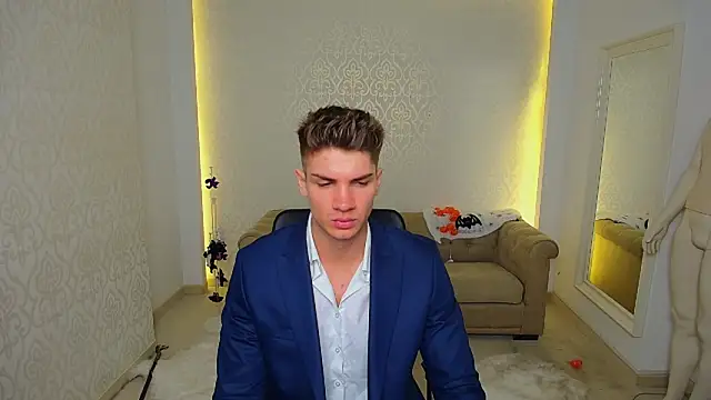 Snapshot of MaxKaiden chatting on October 30, 5:42 am MaxKaiden online show from October 30, 5:42 am