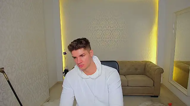 MaxKaiden online show from November 5, 5:40 am