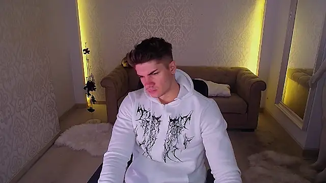 MaxKaiden online show from November 25, 5:40 am