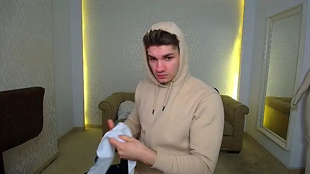 MaxKaiden online show from February 4, 5:46 am