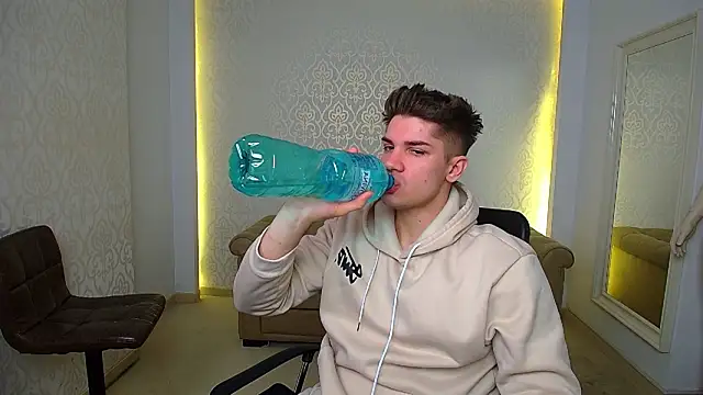 MaxKaiden online show from February 9, 5:33 am