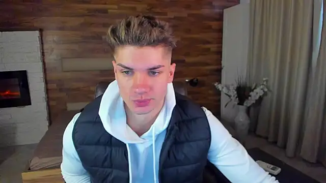 MaxKaiden online show from March 13, 6:31 am