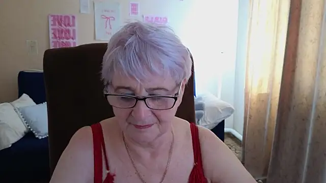 Sandra Snowflake online show from May 5, 12:35 pm