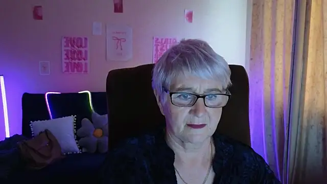 Sandra Snowflake online show from May 11, 10:54 am