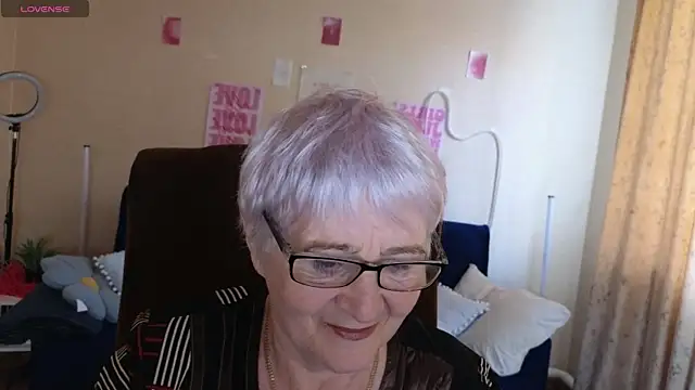 Sandra Snowflake online show from May 14, 4:08 am